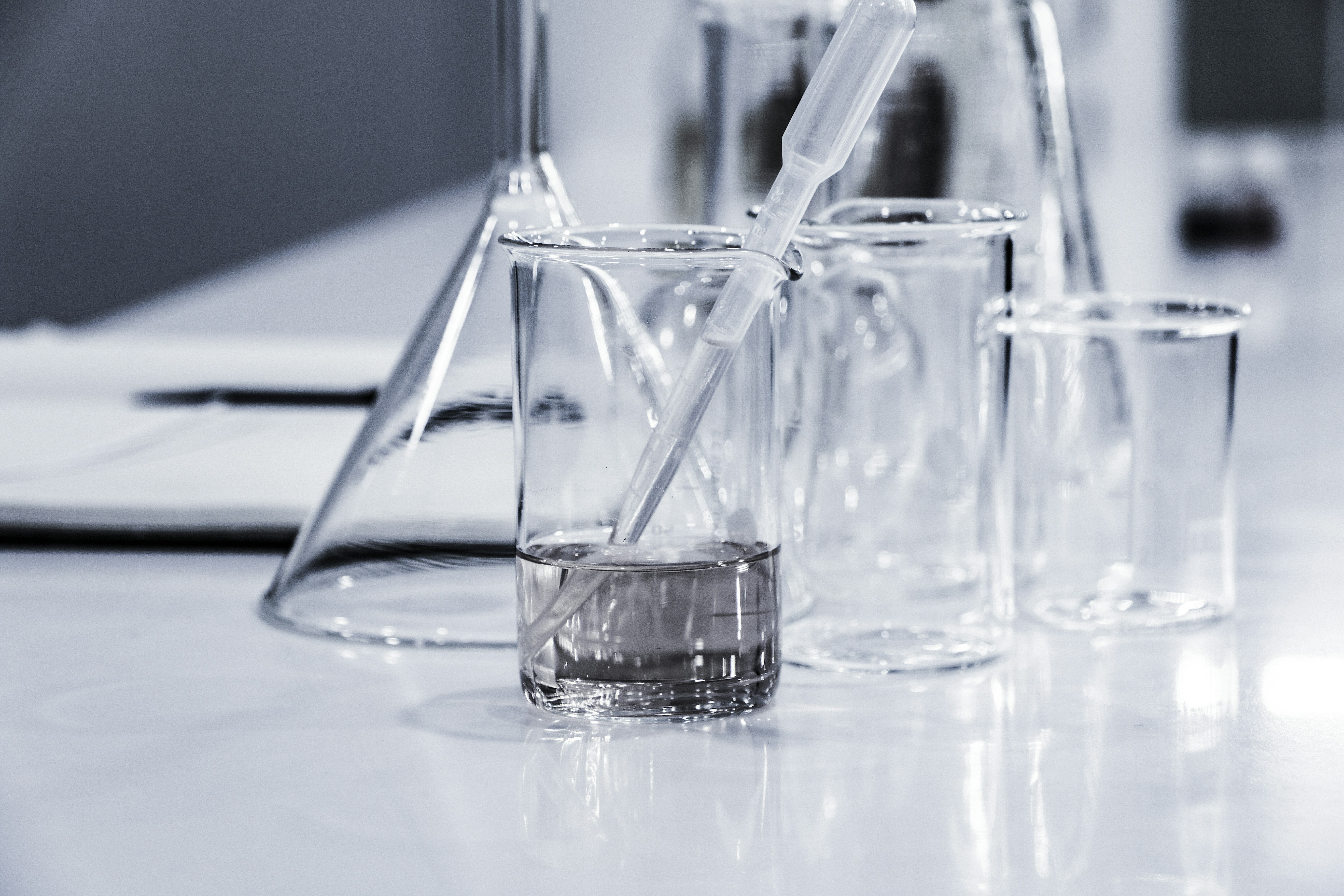 Polyéthylène glycol 400: un solvant chimique multifonctionnel